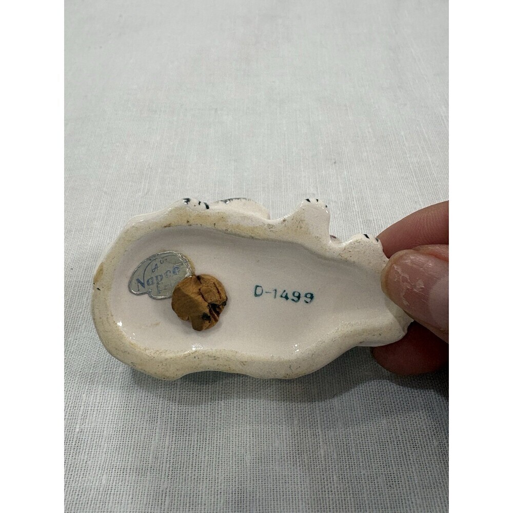 Vintage Pekingese Dog Salt Shaker Made In Japan - Picture 4 of 5